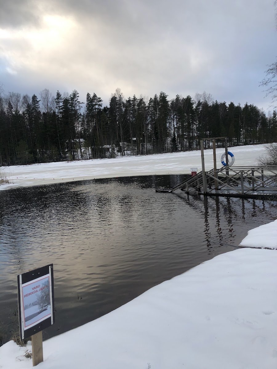 Vekaranjärven varuskunnan uimahalli